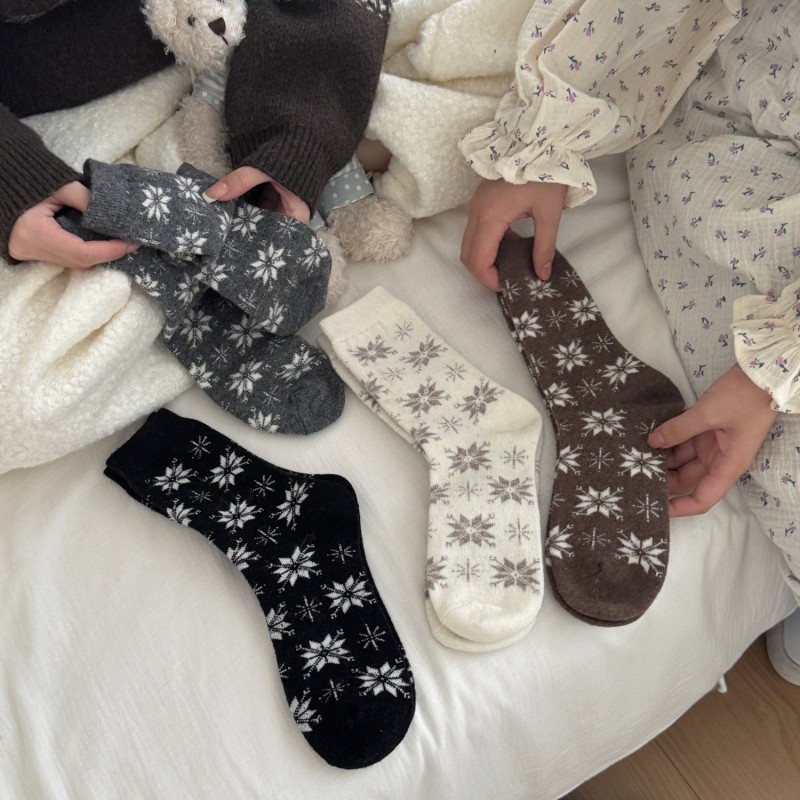 冬季堆堆袜外穿加厚保暖袜雪花图案女日系费尔岛中筒袜子配雪地靴