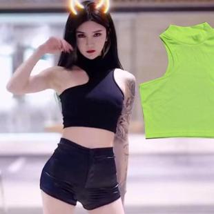 女主播歌手嘻哈运动高弹性剪裁露腰黑色上衣钢管舞爵士舞荧光绿色