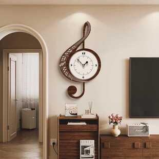 新款直销中古风客厅挂钟新款高级感过道复古钟表网红创意音符艺术