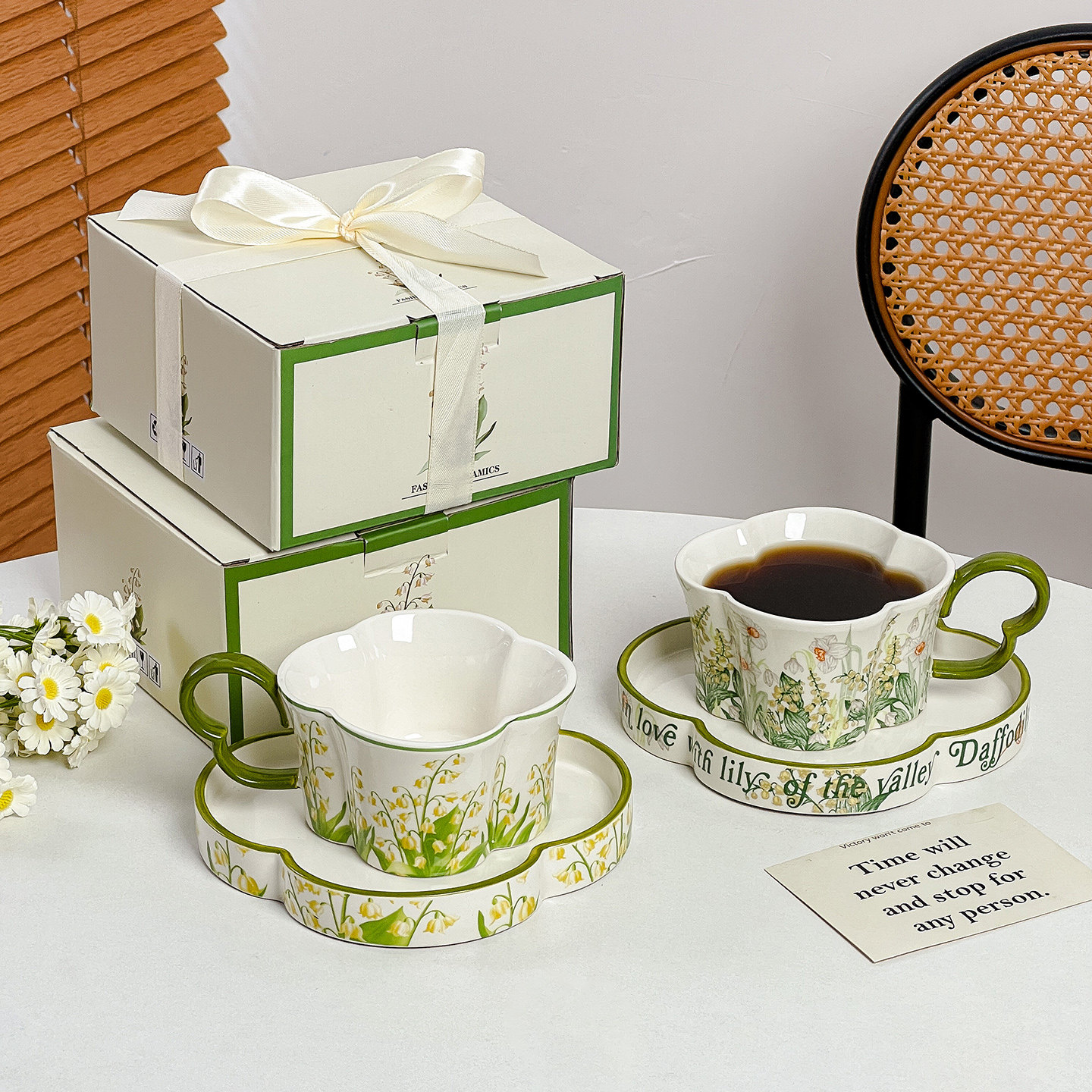 轻奢高级感油画四叶草风铃花咖啡杯碟套装马克杯子陶瓷杯伴手礼盒