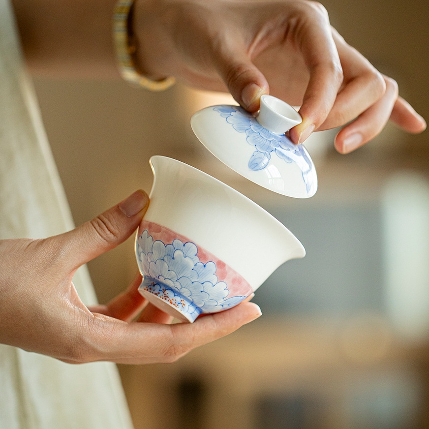 国风玉泥青花雍容牡丹盖碗