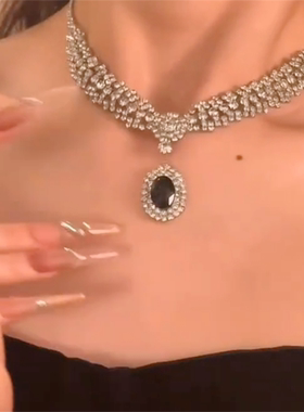 超闪满钻黑色水滴项链