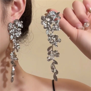 zoozmomo银色夸张长款花朵流苏耳钉2025新款重工耳环气质大气耳饰