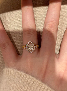 金色锆石水滴戒指女款