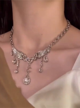 爱心之翼月牙女翅膀锁骨链