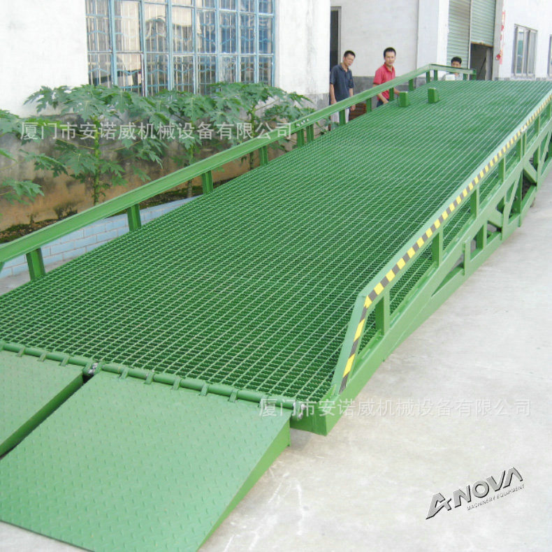 专业制造 福建安全快捷移动登车桥 移动升降平台登车桥