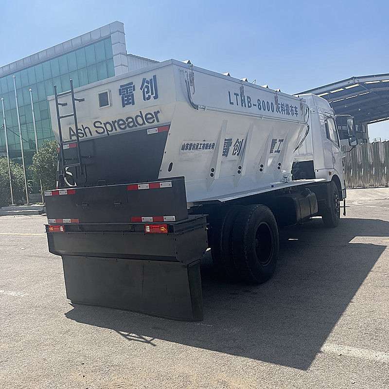 道路施工筑路用的水泥撒布机车载式白灰撒料车消解灰摊铺机