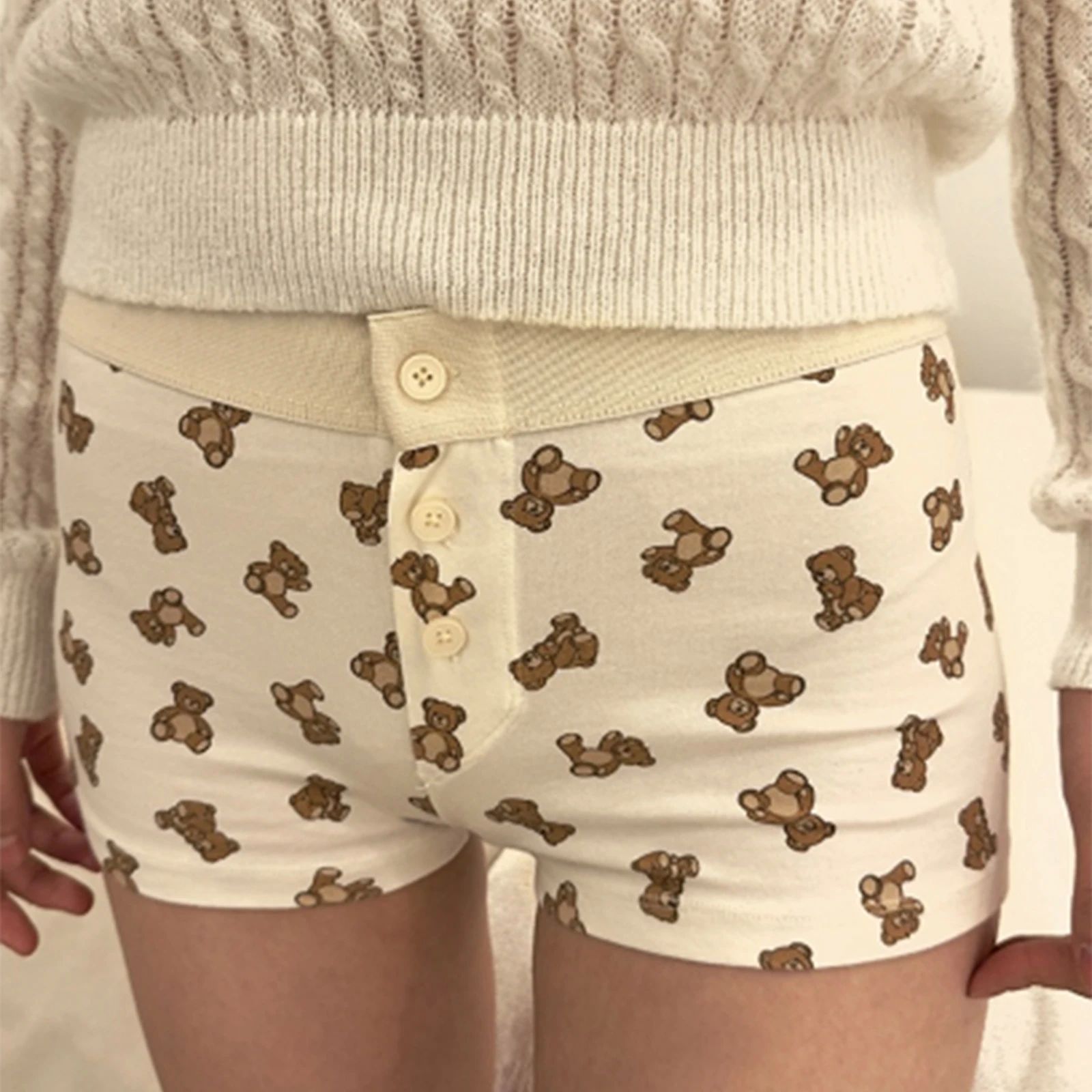 印花小熊弹力运动短裤Printed teddy bear stretch sports shorts