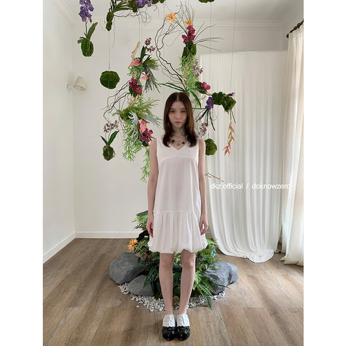DKZ 白色V领背心裙女夏季新款宽松简约蓬蓬连衣裙