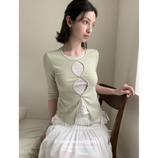 DKZ 碎花镂空八分袖针织t恤女早春新款chic感修身假两件上衣