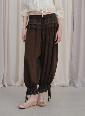 DKZ 咖色蕾丝拼接休闲裤女春夏新款复古褶皱宽松束脚灯笼裤