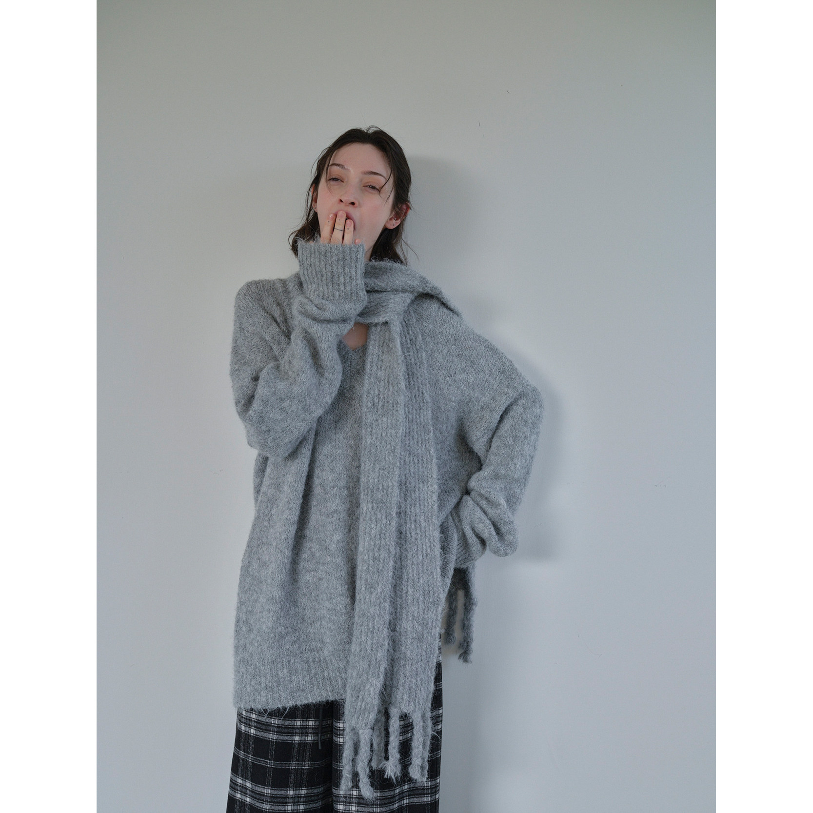 DKZ  v领宽松毛衣女秋冬新款宽松慵懒针织上衣配围巾