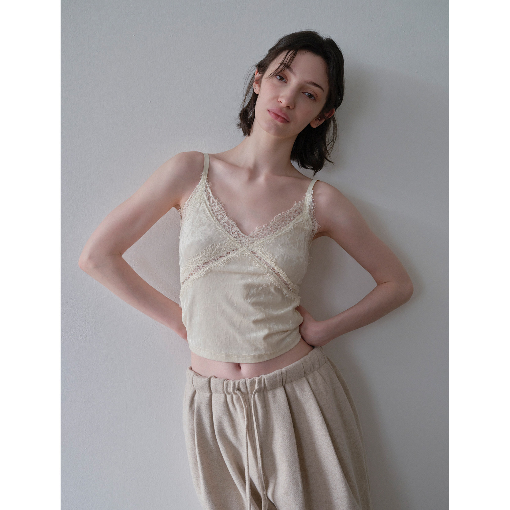 DKZ 杏色v领丝绒蕾丝吊带背心女秋冬新款内搭上衣