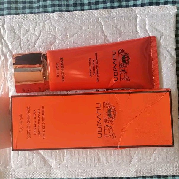 妳尊奢宠净颜保湿洁面乳100g保湿清洁,美容护肤/美体/精油,洁面,淘宝优惠券,粉丝福利购,淘宝优惠卷