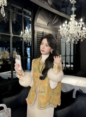 莓果新中式轻国风-水貂毛条盘扣提花棉服填充羊绒棉马甲26050