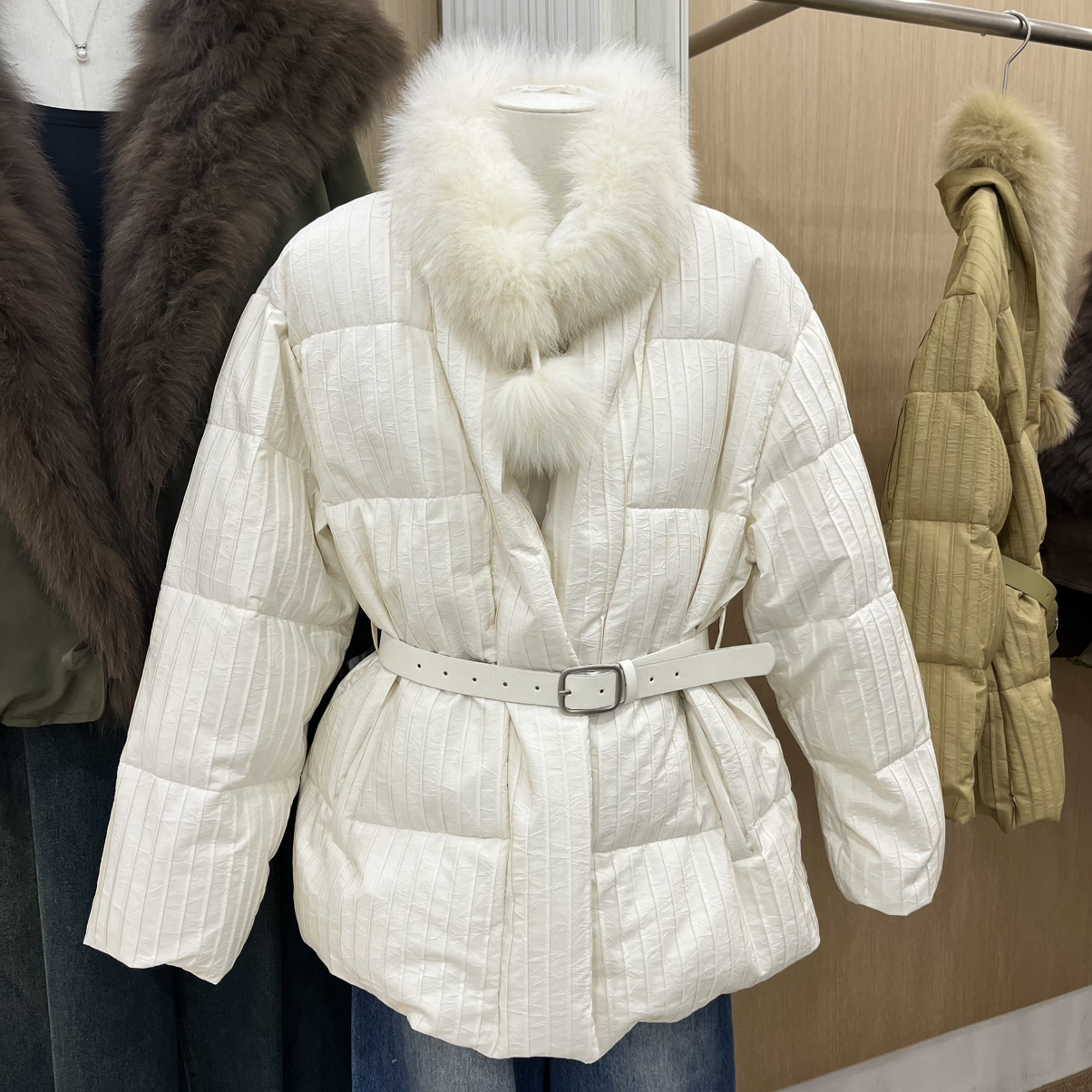 莓服外套羽绒服(配可拆卸狐狸毛领,腰带)(含90白鸭绒)OMD-0128