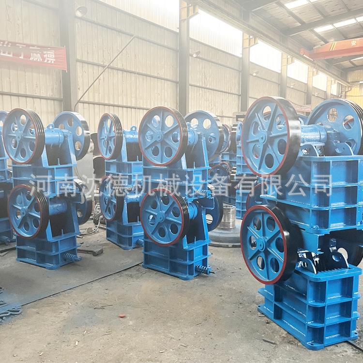 颚式破碎机石头石子鄂式粉碎机便携式小型移动电机鄂破可生产