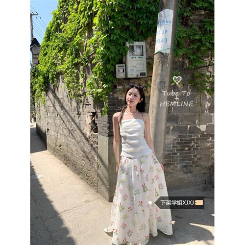 小清新甜辣套装女夏季2025新款时尚碎花半身裙抹胸上衣气质两件套