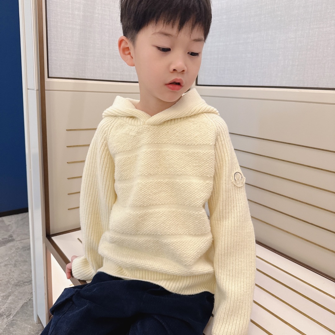 软糯磨奶白连帽毛衣廓形精简版