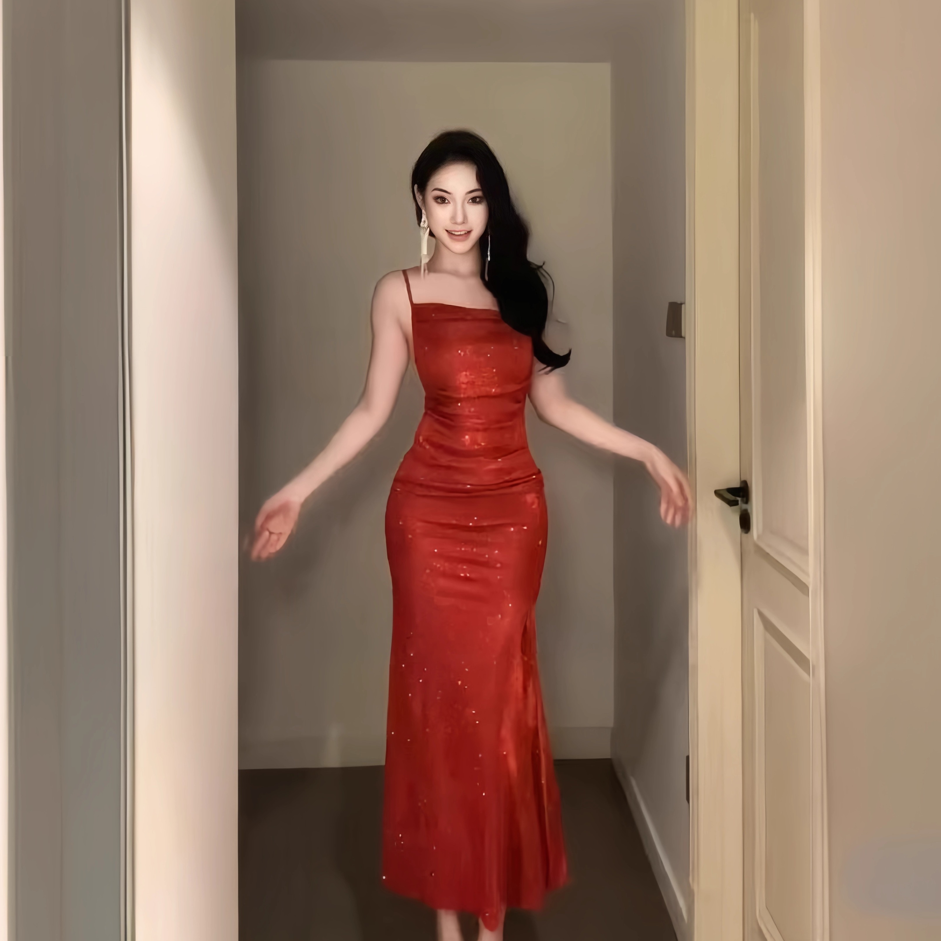 小可wiwi红色闪闪吊带连衣裙女圣诞节战袍生日宴会礼服裙包臀裙子