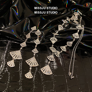 奢！Baby小扇子项链女扇形小裙子锁骨链毛衣链轻奢设计感首饰满钻