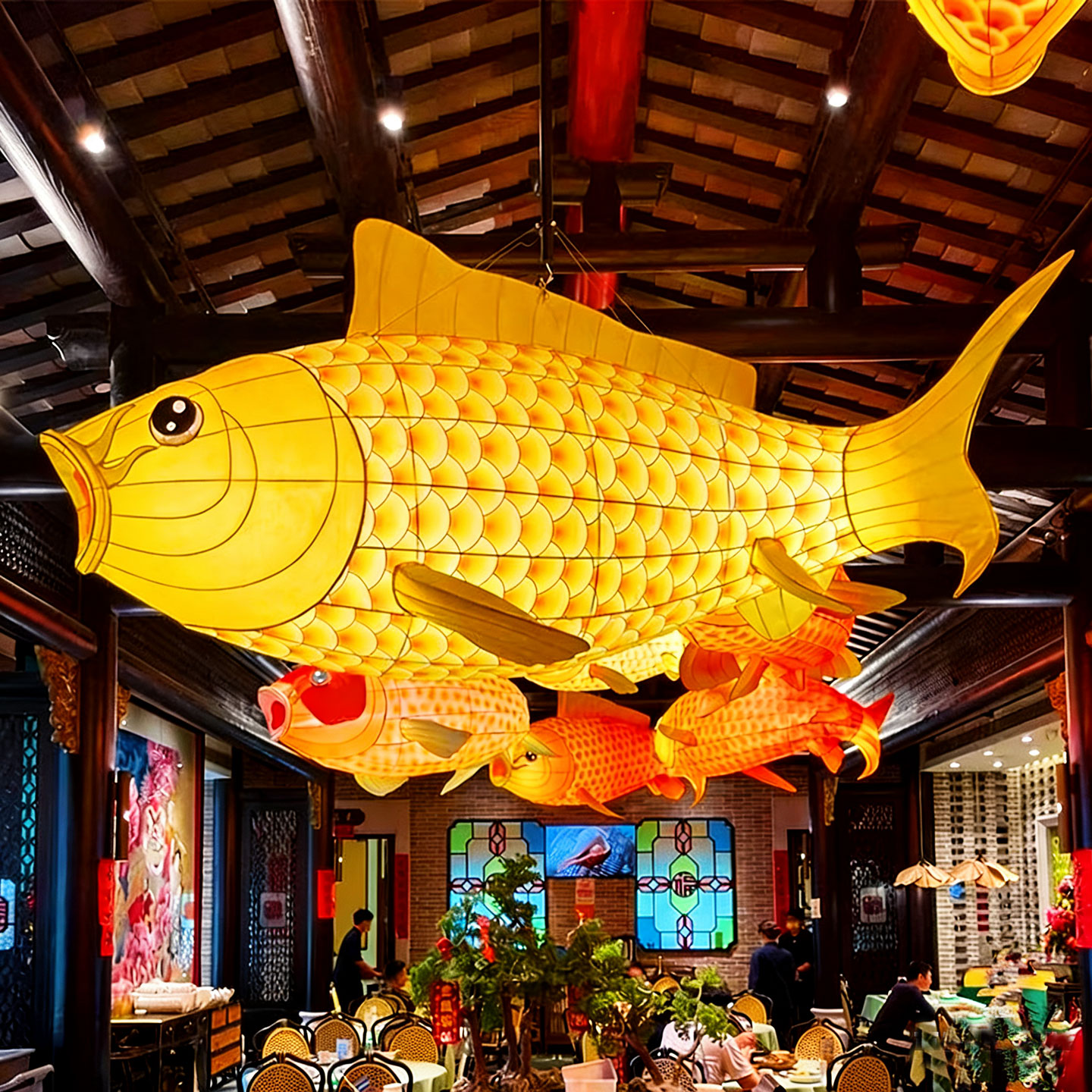 大型发光防水花灯鲤鱼金鱼灯笼定制节日商场景区街道餐厅吊挂装饰