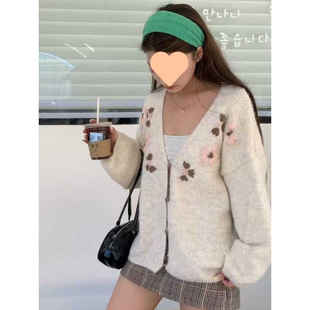 温柔软糯百搭针织上衣早秋 女秋冬新款 韩版 感轻奢手工绣花大花开衫