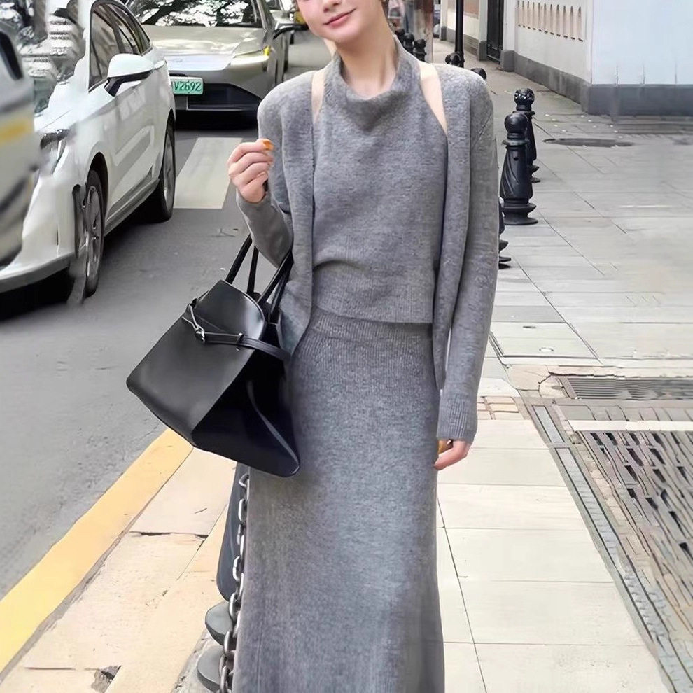 秋冬新款设计感挂脖毛衣半身裙开衫三件套女韩版气质宽松针织套装