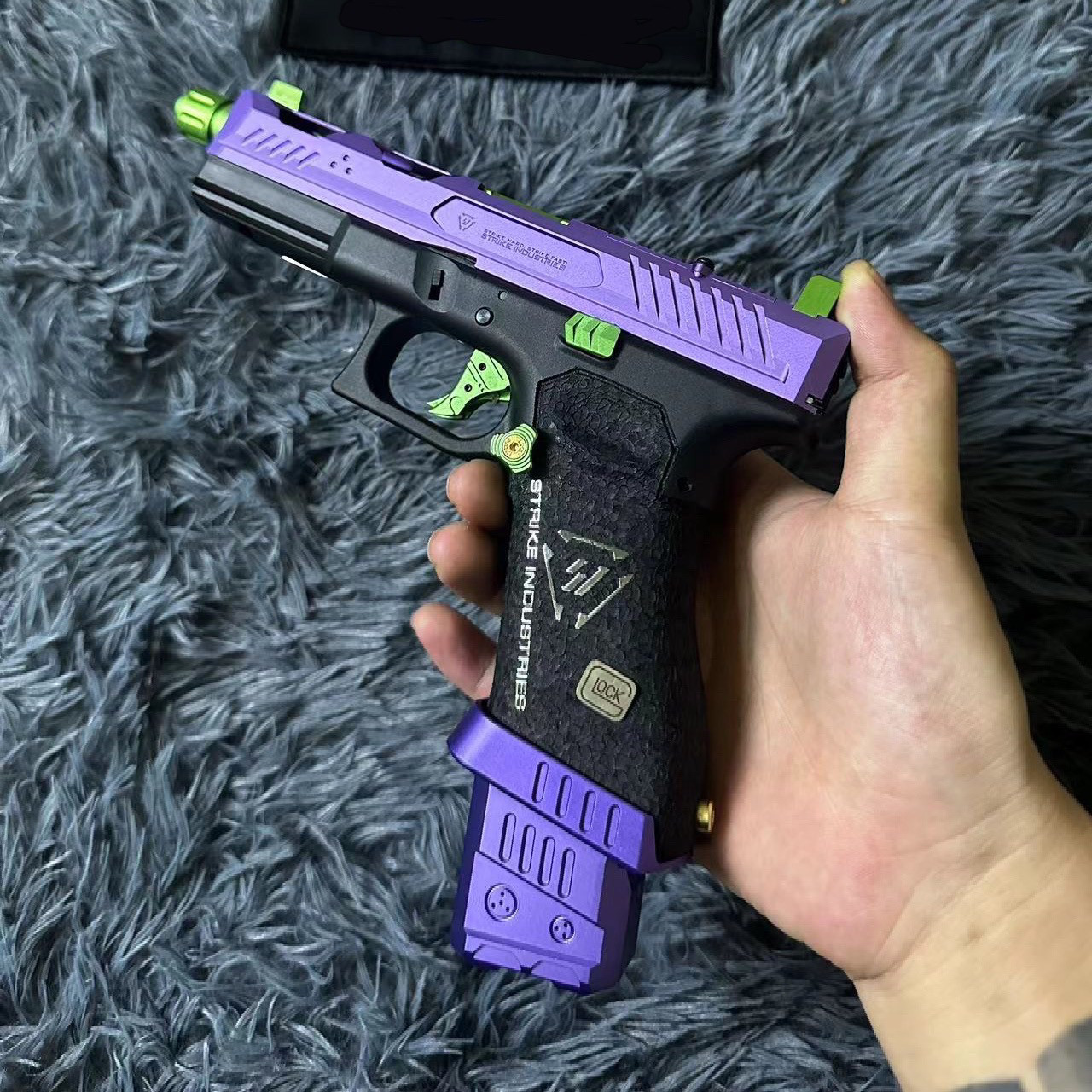 初号机格洛克sig17视频同款气动软弹玩具枪模型教适具快拆发射器