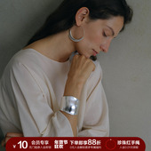 SOFT ROOM雕塑宽面不规则哑光开口手镯臂环礼物饰品小众设计简约