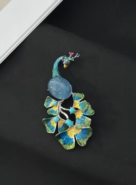 李师傅~冰蓝孔雀海蓝宝胸针设计感精致胸花高档服装女配饰