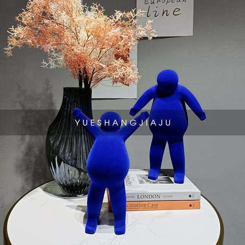 网红办公室人物摆件电镀银色人物活跃雕塑摆件电视柜样板房装饰品