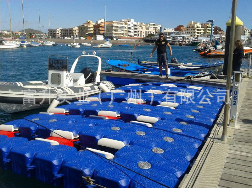 塑料浮筒网箱养殖码头水上乐园