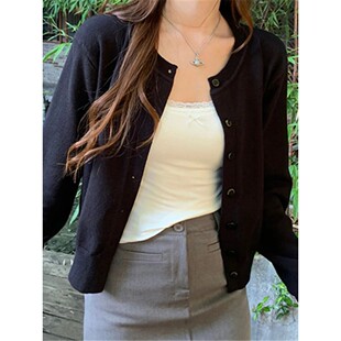 女士休闲宽松短款长袖开衫 Casual loose short sleeved cardigan