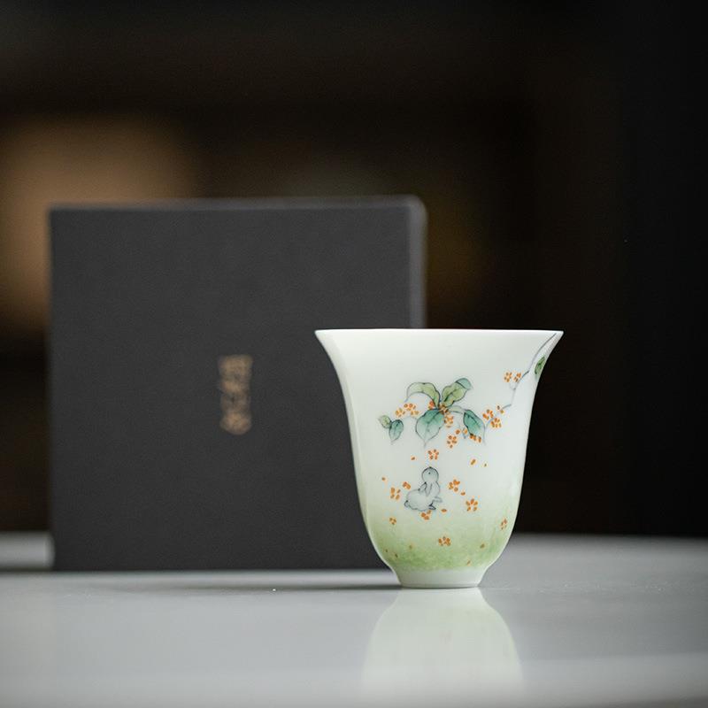明知山志 墨染手绘玉兔茶杯 家用陶瓷喝茶单杯 小苍翠文人品茗杯