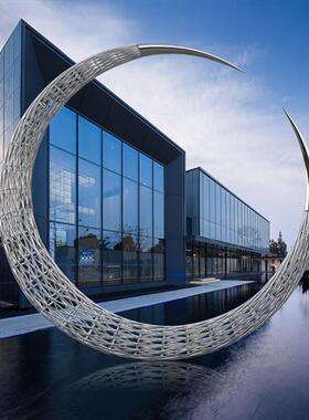 大型不锈钢圆环雕塑金属镂空月亮摆件园林售楼部房产酒店水景装饰