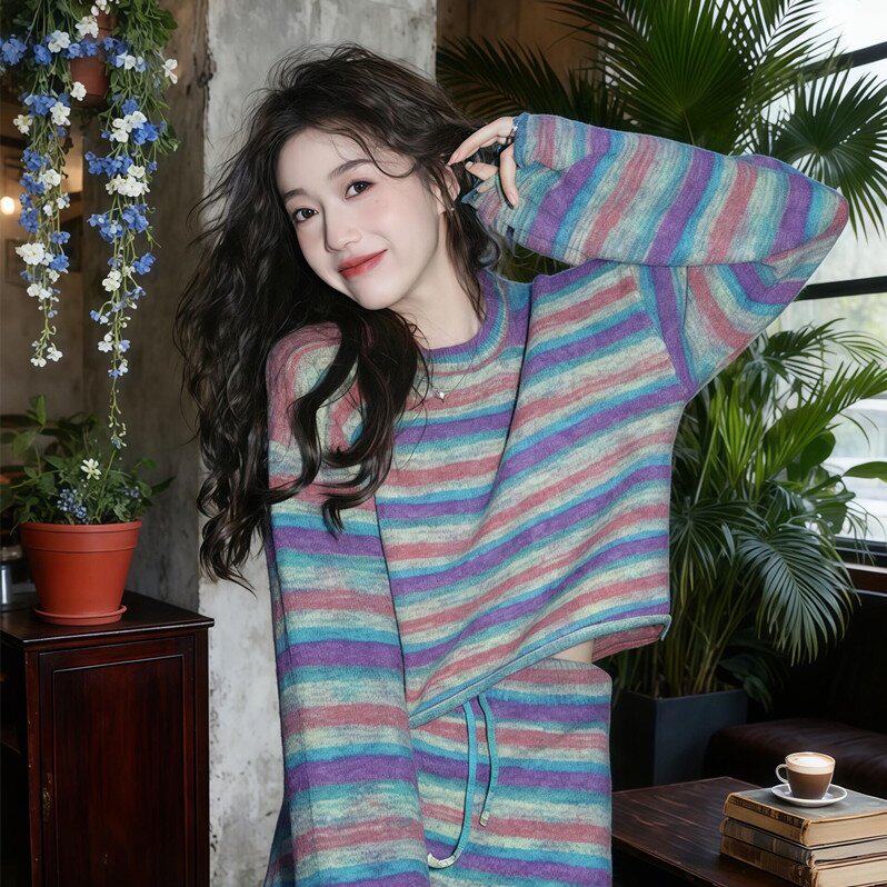 彩虹条纹一整套穿搭女秋冬新款氛围感韩版显瘦洋气百搭短裙两件套