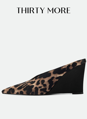 【秀场风云】Thirty More尖头勒穆鞋2026夏季新款性感豹纹凉拖鞋