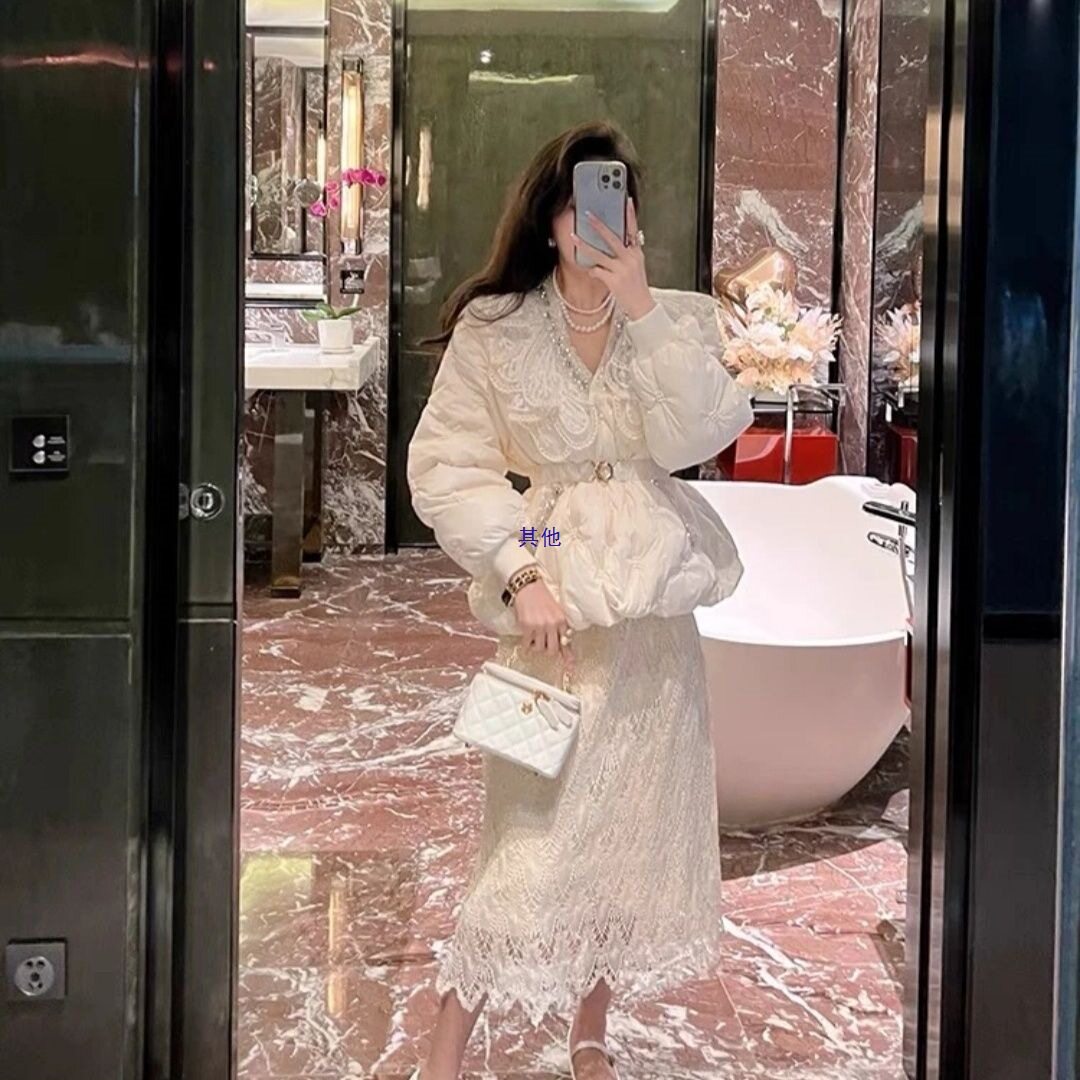 轻奢名媛蕾丝拼接羽绒棉服女2025新款设计感棉服水钻棉服外套加厚