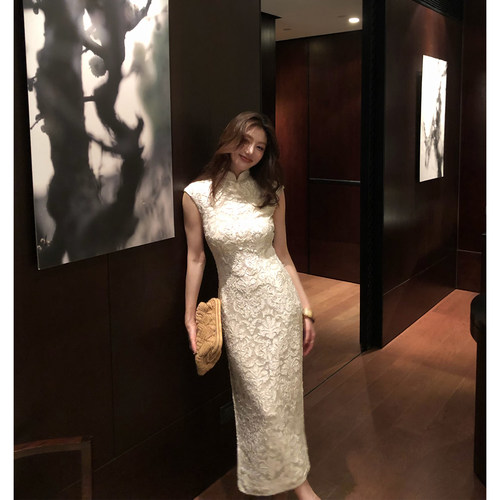 龍喜儿 白色连衣裙女无袖立领收腰设计感开叉刺绣蕾丝旗袍裙D783