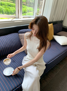 龍喜儿 羊毛针织无袖上衣女半高领设计感波浪纹时髦镂空背心R135