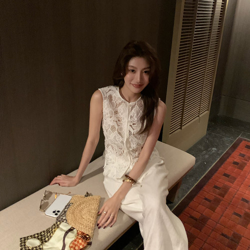 龍喜儿 蕾丝马甲女无袖花边镂空设计感气质不规则收腰上衣A655