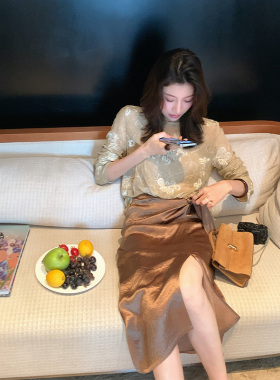龍喜儿 高级感缎面半身裙女夏轻奢老钱风吸睛褶皱开叉包臀裙J497