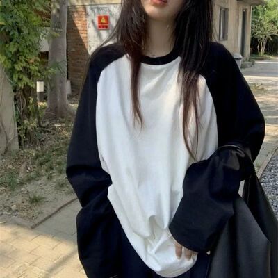 黑白色拼接插肩袖长袖上衣Black and white patchwork raglan top