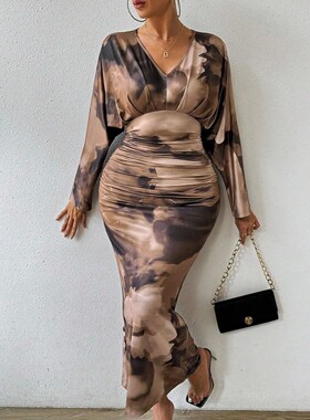 V-neck pleated batwing sleeve dressV领褶皱修身蝙蝠袖连衣裙女