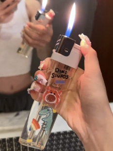 网红创意大号巨无霸草莓熊打火机个性 高颜值可爱卡通送男友礼物潮