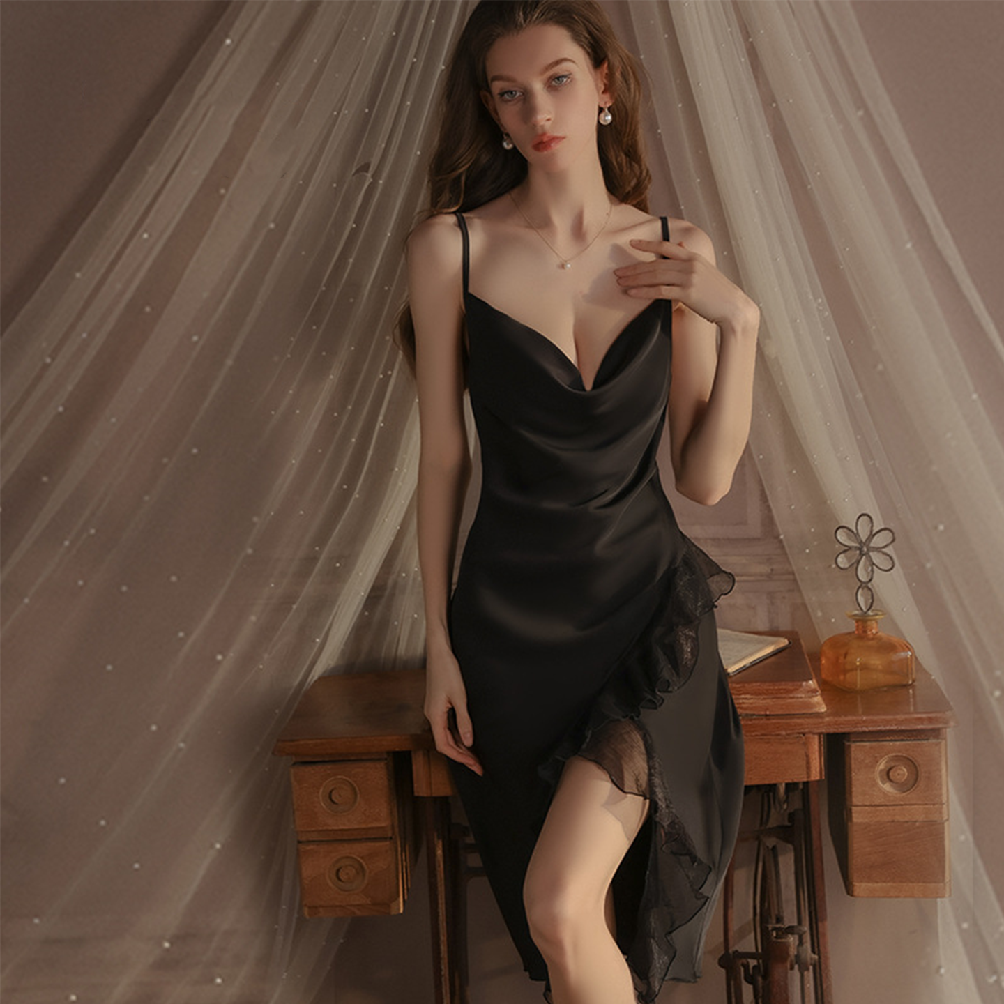 性感时尚深V荡领冰丝长款女睡裙