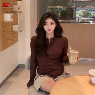 蕉下亨利衫女长袖T恤秋冬V领修身低领打底衫半开领白色上衣