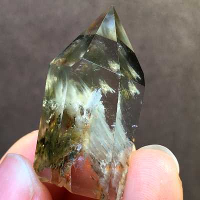 天然迷你绿幽灵水晶柱子白幽灵千层彩虹发晶单尖六棱柱原矿石摆件