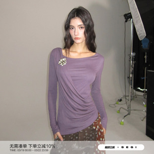 SEGI原创设计秋冬新款立体剪裁荡领不对称灰紫色针织打底衫女上衣